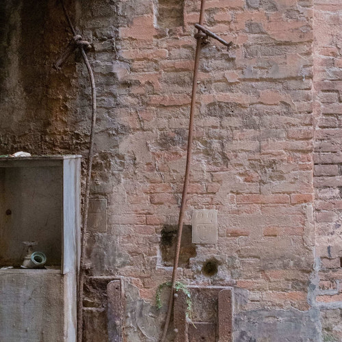 Chiaviche visibili nell'alveo del canale di Reno sottostante il Ponte di via Malcontenti