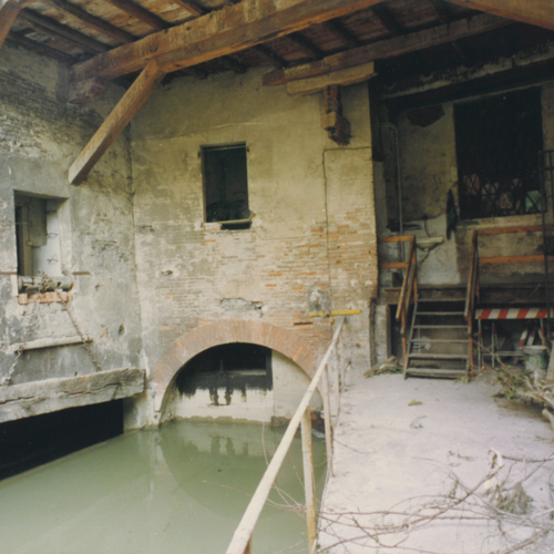 Fig. 1. Autore anonimo, Veduta dalla finestrella della Grada prima del restauro, ante 1995, Archivio Canali di Bologna. 