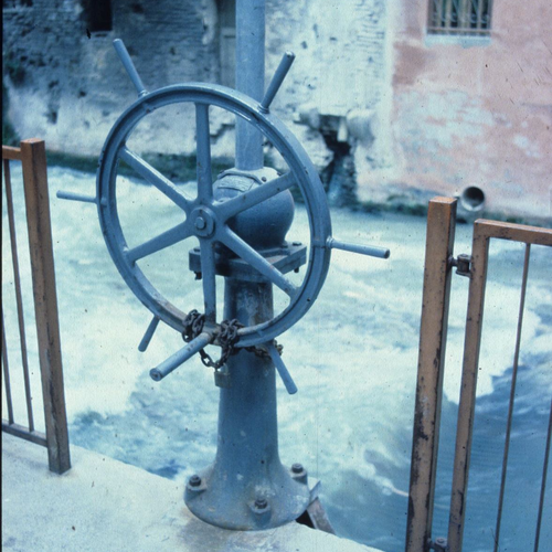 Fig. 2 Anonimo, Strumento di manovra per la regolazione della paratoia della condotta Reno75, Archivio Canali di Bologna