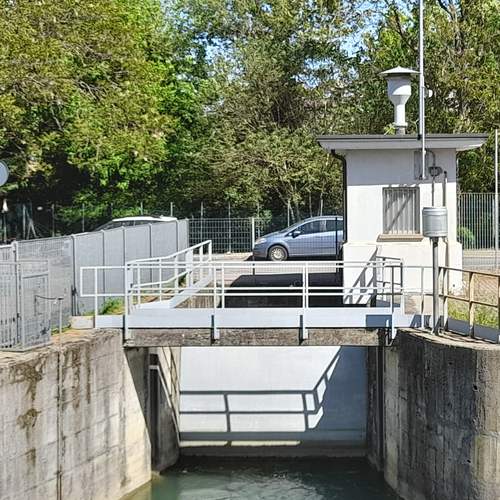 Fig. 1. Paratoia e casa di manovra dello Scaricatore Canonica, Archivio Canali di Bologna, 2024.