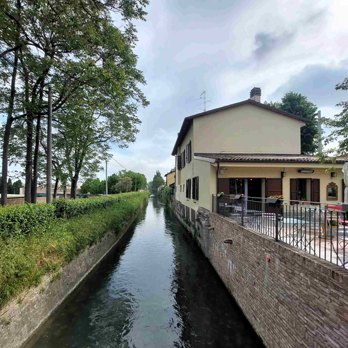 Veduta del canale di Reno dal ponte adiacente via Andrea Costa e la ciclopedonale