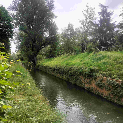 Affaccio sul canale Reno dal Ponte di via Cavaraggio, Archivio Canali di Bologna, anno 2024.