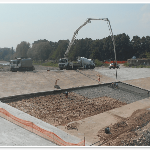 Fig. 2. Lavori di consolidamento del manto di rivestimento della Chiusa di Casalecchio, Archivio Canali di Bologna.