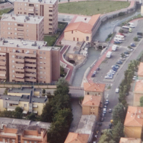 Veduta aera, ripresa da monte, del canale di Reno in località Canonica. Archivio del Comune di Casalecchio di Reno. Fotografia di Stefano Bosi.