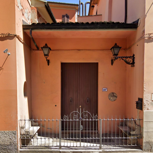 Fig. 1. Il numero civico davanti al quale è situato un accesso sotterraneo al tratto del Fiaccacollo oggetto dei lavori di risanamento svolti nel 2017, Archivio Canali di Bologna, 2024.