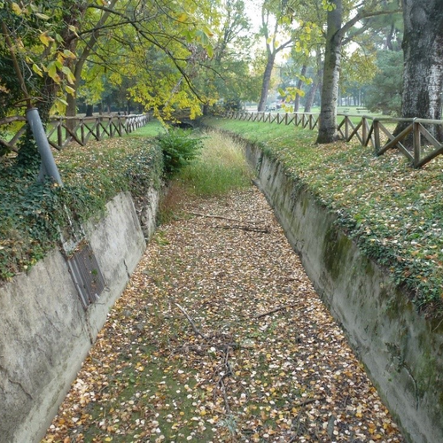 Fig.2. Tratto del Canale di Savena prima dell’intervento di sistemazione, foto A. Benassi, Archivio Canali di Bologna, ante 2019