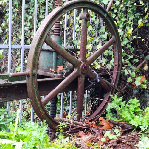 Fig. 1. Lo strumento di regolazione in via Zanardi sulla Canaletta delle Lame, Archivio Canali di Bologna, 2025.